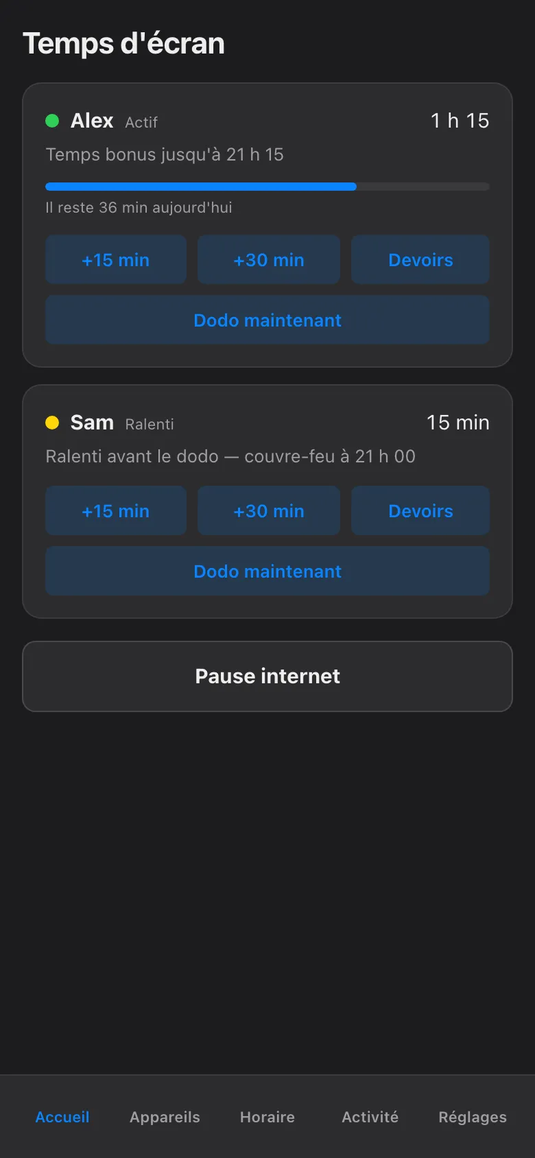 The More time screen in French on a phone: +15 and +30 override buttons with a running total, above a row of credit presets, for one child